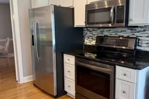 911 Boxwood Dr, Savannah, GA 31410 - Photo 5