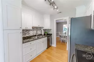 911 Boxwood Dr, Savannah, GA 31410 - Photo 9