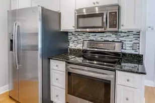 911 Boxwood Dr, Savannah, GA 31410 - Photo 11