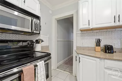 526 E Gwinnett Lane, Savannah, GA 31401 - Photo 17
