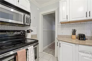 526 E Gwinnett Ln, Savannah, GA 31401 - Photo 17