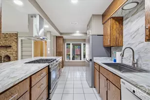 601 Leaning Oaks Dr, Savannah, GA 31410 - Photo 11