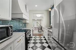 1124 E 37th St, Savannah, GA 31404 - Photo 11