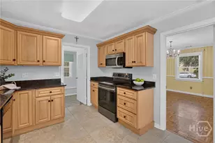 1461 Queensbury St, Savannah, GA 31406 - Photo 9