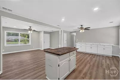 1907 E 63rd Street, Savannah, GA 31404 - Photo 9