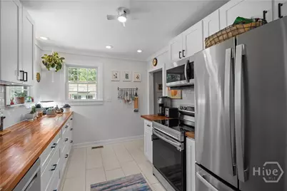 2332 E 41st Street, Savannah, GA 31404 - Photo 9