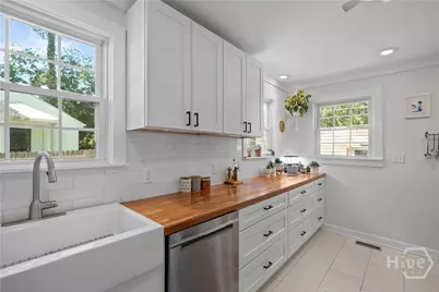 2332 E 41st Street, Savannah, GA 31404 - Photo 13