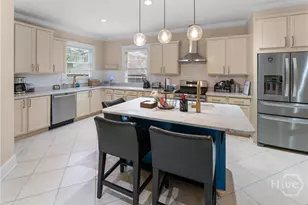 121 E Victory Dr, Savannah, GA 31405 - Photo 29