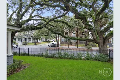 121 E Victory Drive, Savannah, GA 31405 - Photo 13