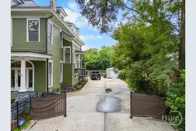 121 E Victory Drive, Savannah, GA 31405 - Photo 11