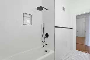 207 E Gwinnett St, Savannah, GA 31401 - Photo 17