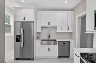 221 W Duffy St, Savannah, GA 31401 - Photo 17