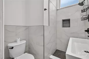 114 W Waldburg St, Savannah, GA 31401 - Photo 31