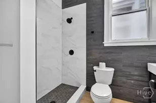 114 W Waldburg St, Savannah, GA 31401 - Photo 33