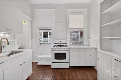 114 W Waldburg Street, Savannah, GA 31401 - Photo 27