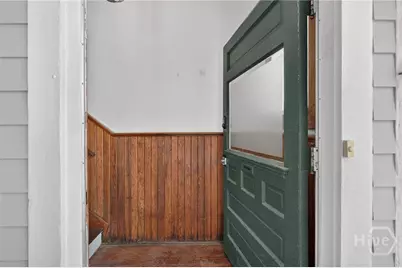 114 W Waldburg Street, Savannah, GA 31401 - Photo 9