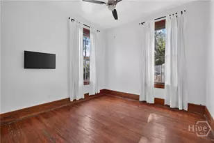 114 W Waldburg St, Savannah, GA 31401 - Photo 23