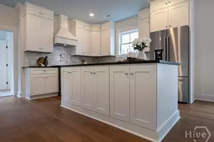 809 E 36th St, Savannah, GA 31401 - Photo 17