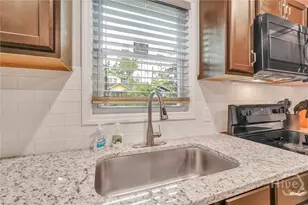 1305 E 32nd St, Savannah, GA 31404 - Photo 9