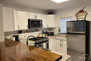 626 E Waldburg St, Savannah, GA 31401 - Photo 13