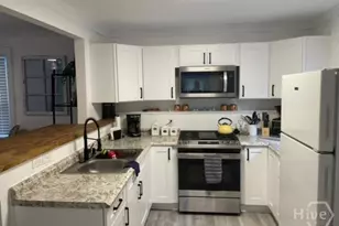 626 E Waldburg St, Savannah, GA 31401 - Photo 15