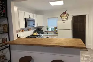 626 E Waldburg St, Savannah, GA 31401 - Photo 11