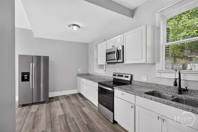 535 E 37th Street, Savannah, GA 31401 - Photo 17