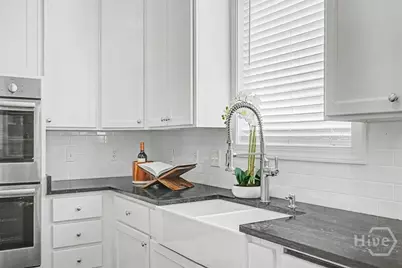 25 W Perry Street, Savannah, GA 31401 - Photo 15