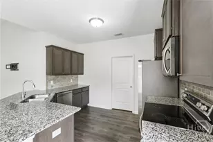 369 Brightleaf Cir, Hinesville, GA 31313 - Photo 11
