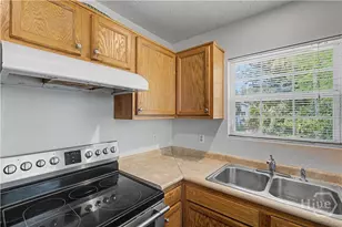 1202 E Waldburg St, Savannah, GA 31404 - Photo 15