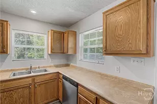 1202 E Waldburg St, Savannah, GA 31404 - Photo 13