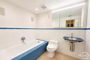 122 W Broughton St, Savannah, GA 31401 - Photo 13