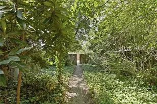 411 E Huntingdon St, Savannah, GA 31401 - Photo 15