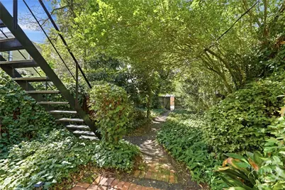 411 E Huntingdon Street, Savannah, GA 31401 - Photo 33