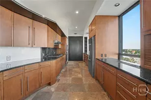 300 Bull St, Savannah, GA 31401 - Photo 23