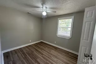 815 E Waldburg St, Savannah, GA 31401 - Photo 15