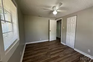 815 E Waldburg St, Savannah, GA 31401 - Photo 13