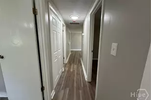 815 E Waldburg St, Savannah, GA 31401 - Photo 9