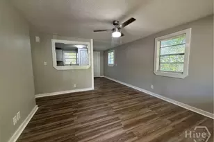 815 E Waldburg St, Savannah, GA 31401 - Photo 5