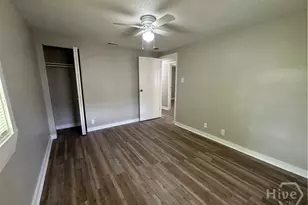 815 E Waldburg St, Savannah, GA 31401 - Photo 11