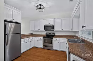 425 E 31st St, Savannah, GA 31401 - Photo 17
