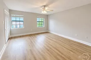 2220 E Victory Dr, Savannah, GA 31404 - Photo 9