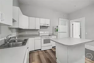 308 E Waldburg St, Savannah, GA 31401 - Photo 11