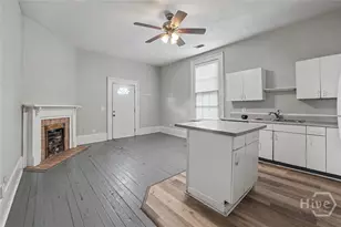 308 E Waldburg St, Savannah, GA 31401 - Photo 9
