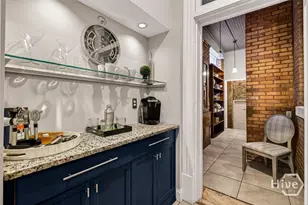 106 E Harris St, Savannah, GA 31401 - Photo 17
