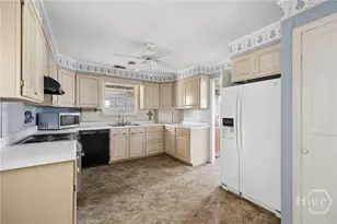 301 Marguerite St, Claxton, GA 30417 - Photo 9