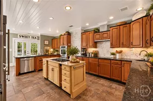 303 W 36th St, Savannah, GA 31401 - Photo 7