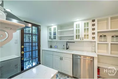 513 E Perry Street, Savannah, GA 31401 - Photo 5
