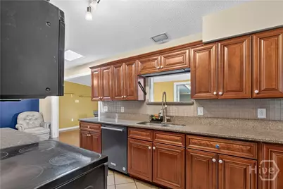 303 E 60th Street, Savannah, GA 31405 - Photo 11