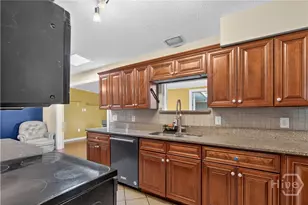 303 E 60th St, Savannah, GA 31405 - Photo 11